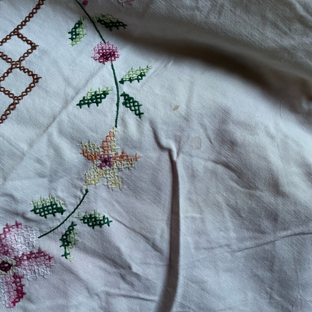 Vintage Tablecloth Hand Embroidered Floral CrossStitch  50” Sewing Upcycle craft - Picture 13 of 14